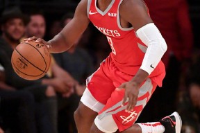 ayx app-包含法兰克福训练开放日，今晚单刀错失引欢呼，NBA季后赛在即，年轻球员得到机会的词条-ayx app