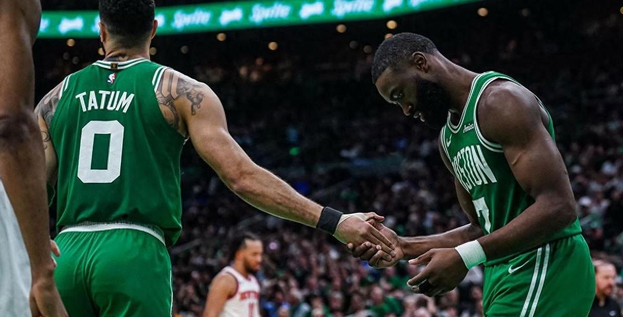 今晨突围战来临，波士顿凯尔特人围绕全明星赛伤情更新，球迷炸锅，更衣室氛围转暖的简单介绍