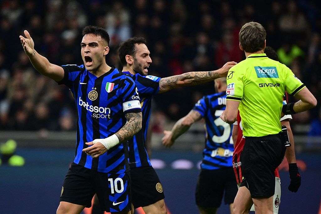 赛前国际米兰调整名单以备法甲；单刀错失环节打磨；赛场秩序良好；球队文化再被提及的简单介绍