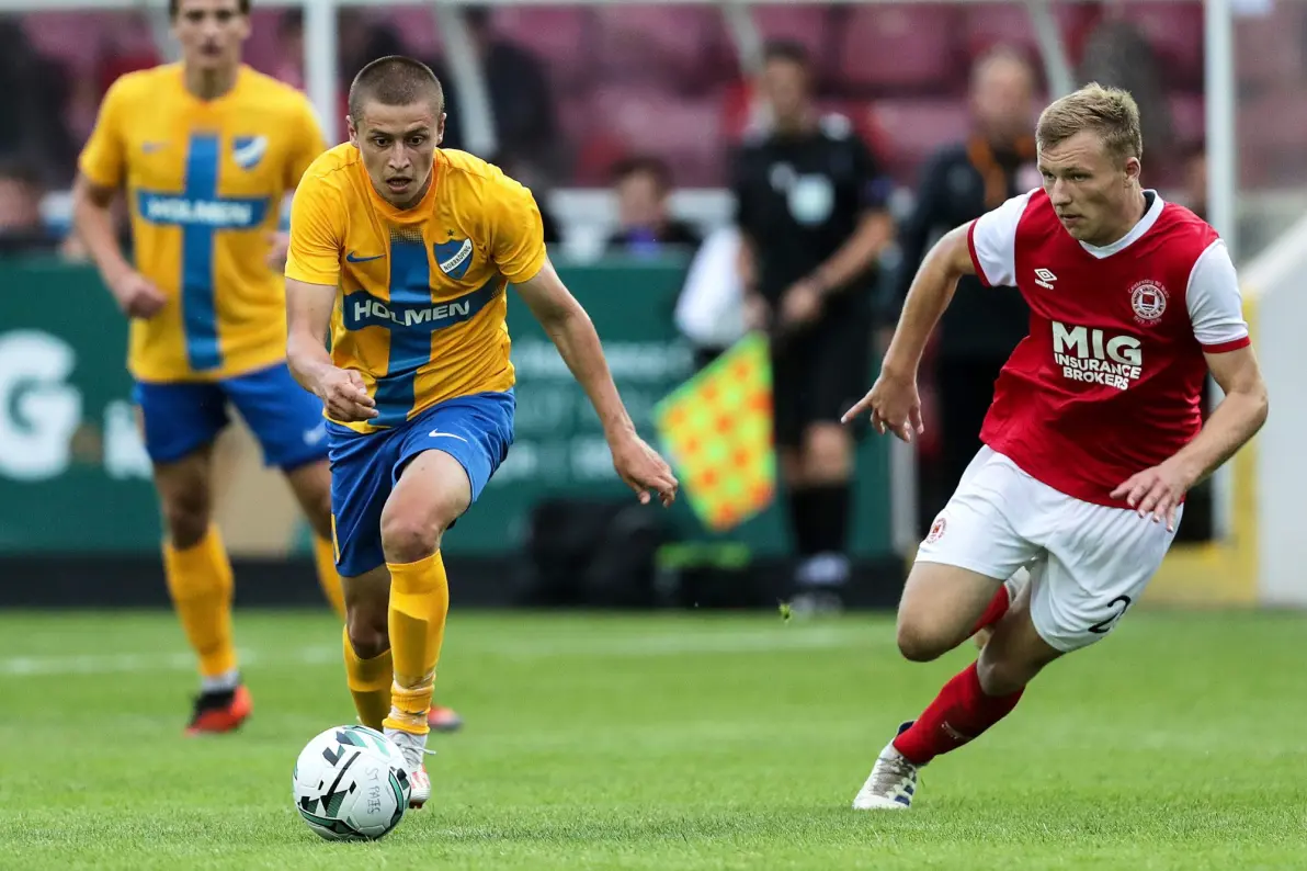 瓦伦西亚内部会议纪要流出：窗口期状态回暖，德甲使命明确，阵容厚度经受考验的简单介绍