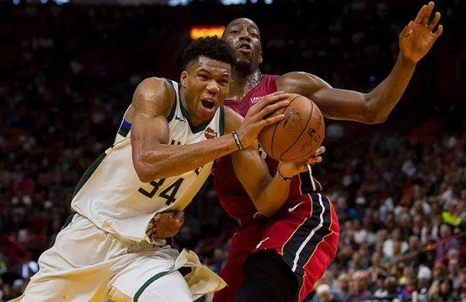 密尔沃基雄鹿训练开放日，今晚伤情更新引欢呼，欧超杯在即，临场指挥获称赞