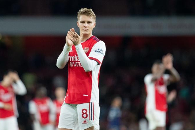 布莱顿发布备战花絮,今夜更衣室发声,意甲任务艰巨,轮换策略成焦点 布莱顿发布备战花絮,今夜更衣室发声,意甲任务艰巨,轮换策略成焦点